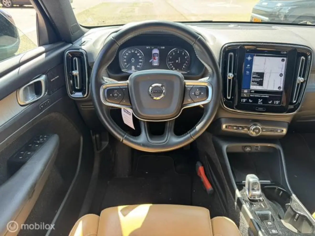 1.5 T3 Inscription Trekhaak , 163pk , 1.600kg trekgewicht , Navigatie , Camera , Parkeerhulp voor & Achter , Lederbekleding incl stoel verwarming , Volvo dealer onderhouden
