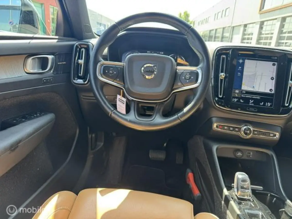1.5 T3 Inscription Trekhaak , 163pk , 1.600kg trekgewicht , Navigatie , Camera , Parkeerhulp voor & Achter , Lederbekleding incl stoel verwarming , Volvo dealer onderhouden