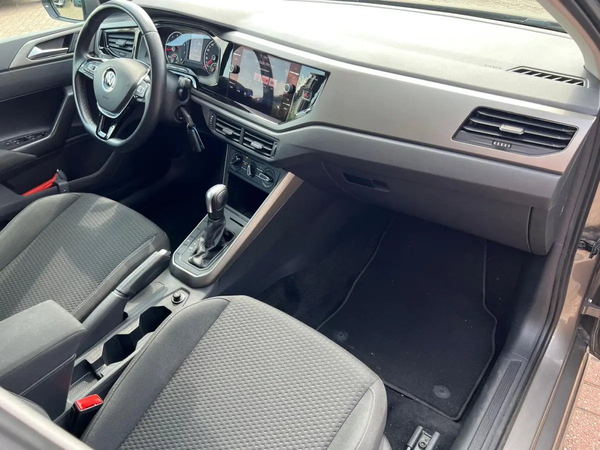 1.0 TSI COMFL. / DSG-AUTOMAAT / 5-DRS / NAVI / PDC /