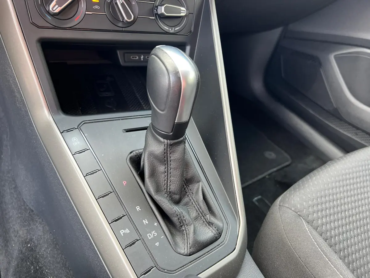 1.0 TSI COMFL. / DSG-AUTOMAAT / 5-DRS / NAVI / PDC /