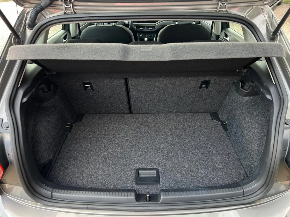 1.0 TSI COMFL. / DSG-AUTOMAAT / 5-DRS / NAVI / PDC /