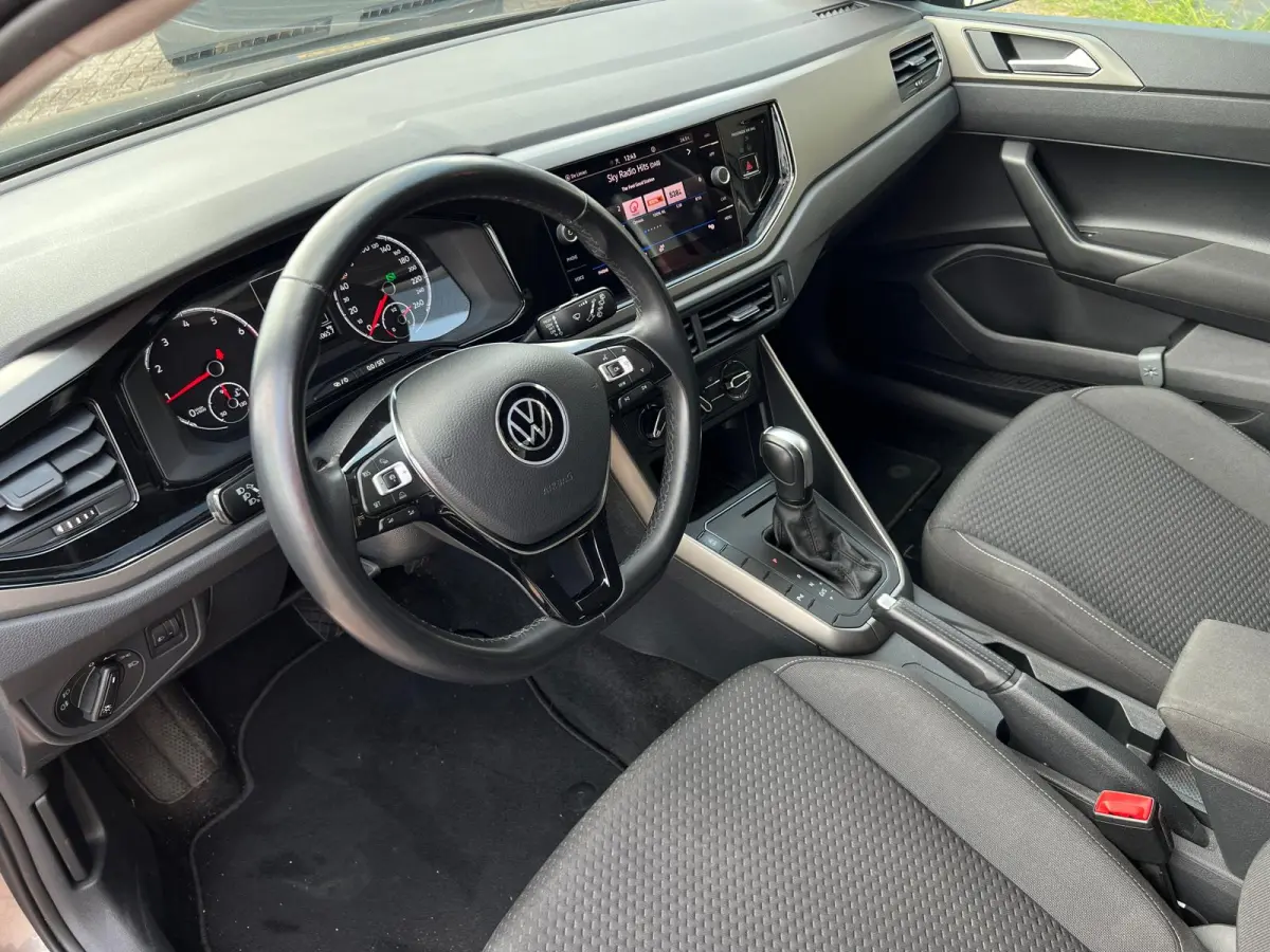 1.0 TSI COMFL. / DSG-AUTOMAAT / 5-DRS / NAVI / PDC /