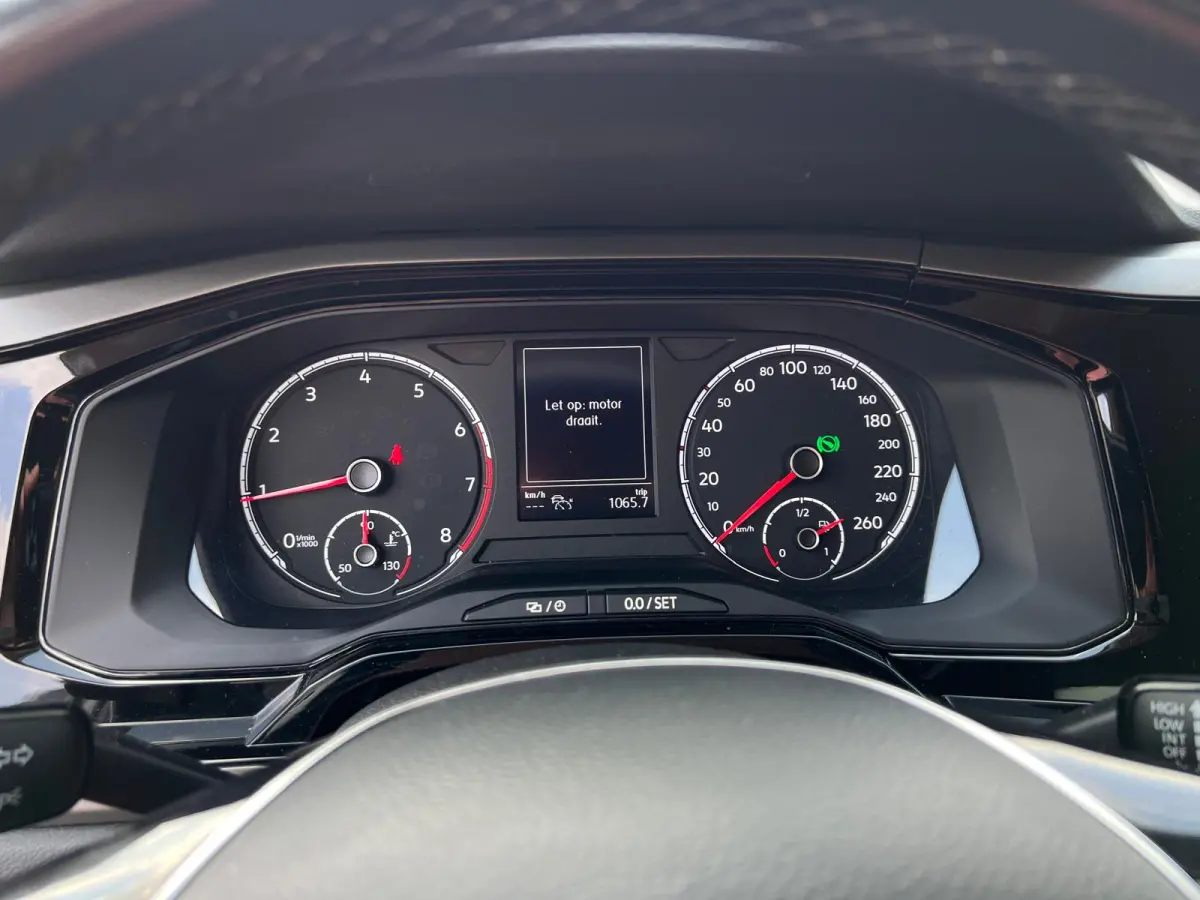 1.0 TSI COMFL. / DSG-AUTOMAAT / 5-DRS / NAVI / PDC /