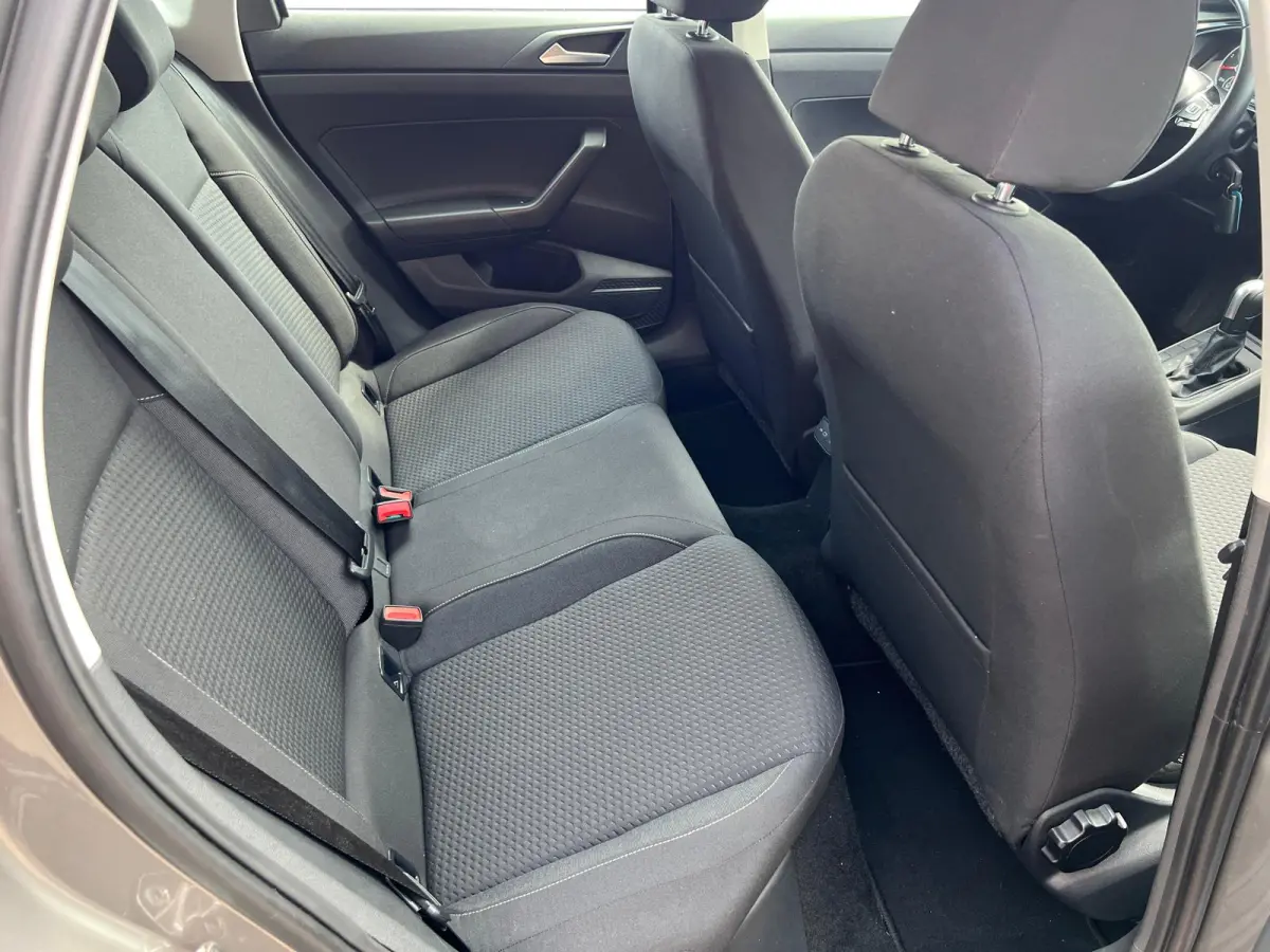 1.0 TSI COMFL. / DSG-AUTOMAAT / 5-DRS / NAVI / PDC /