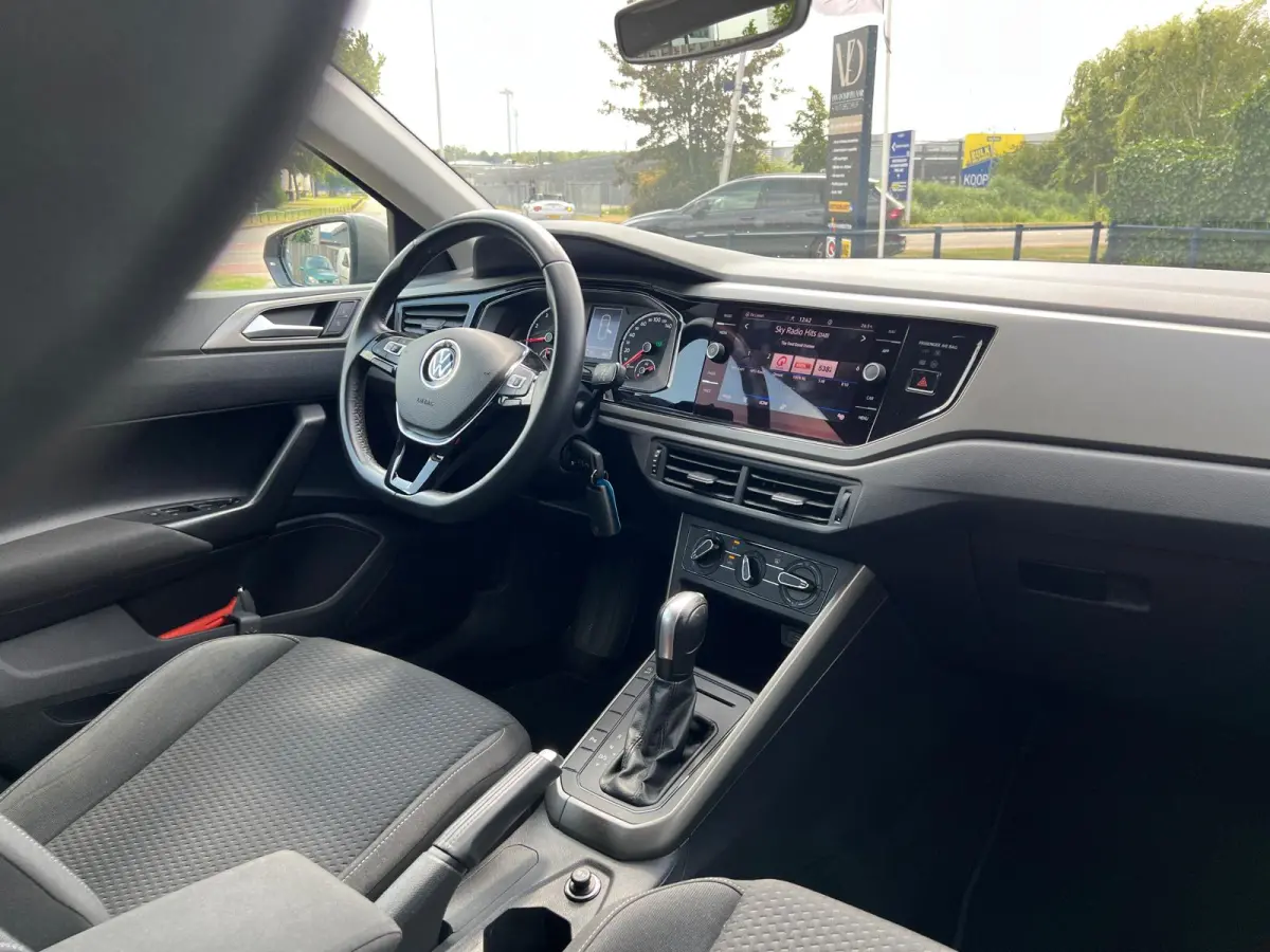 1.0 TSI COMFL. / DSG-AUTOMAAT / 5-DRS / NAVI / PDC /