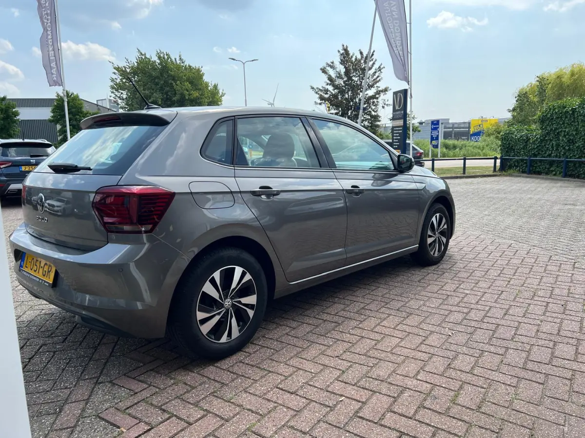 1.0 TSI COMFL. / DSG-AUTOMAAT / 5-DRS / NAVI / PDC /