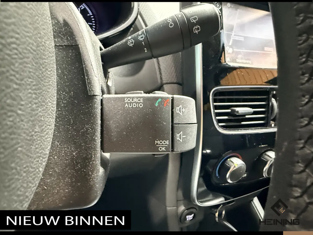 0.9 TCe Limited. Cruise control. Navi. NAP