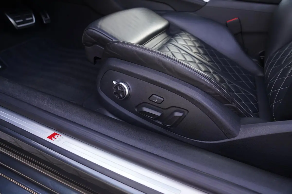 2.0 TFSI ultra Launch Edition | RS Zetels | Panorama | Massage stoelen | Stoelverwarming | LED | 2 x S-line | NAP