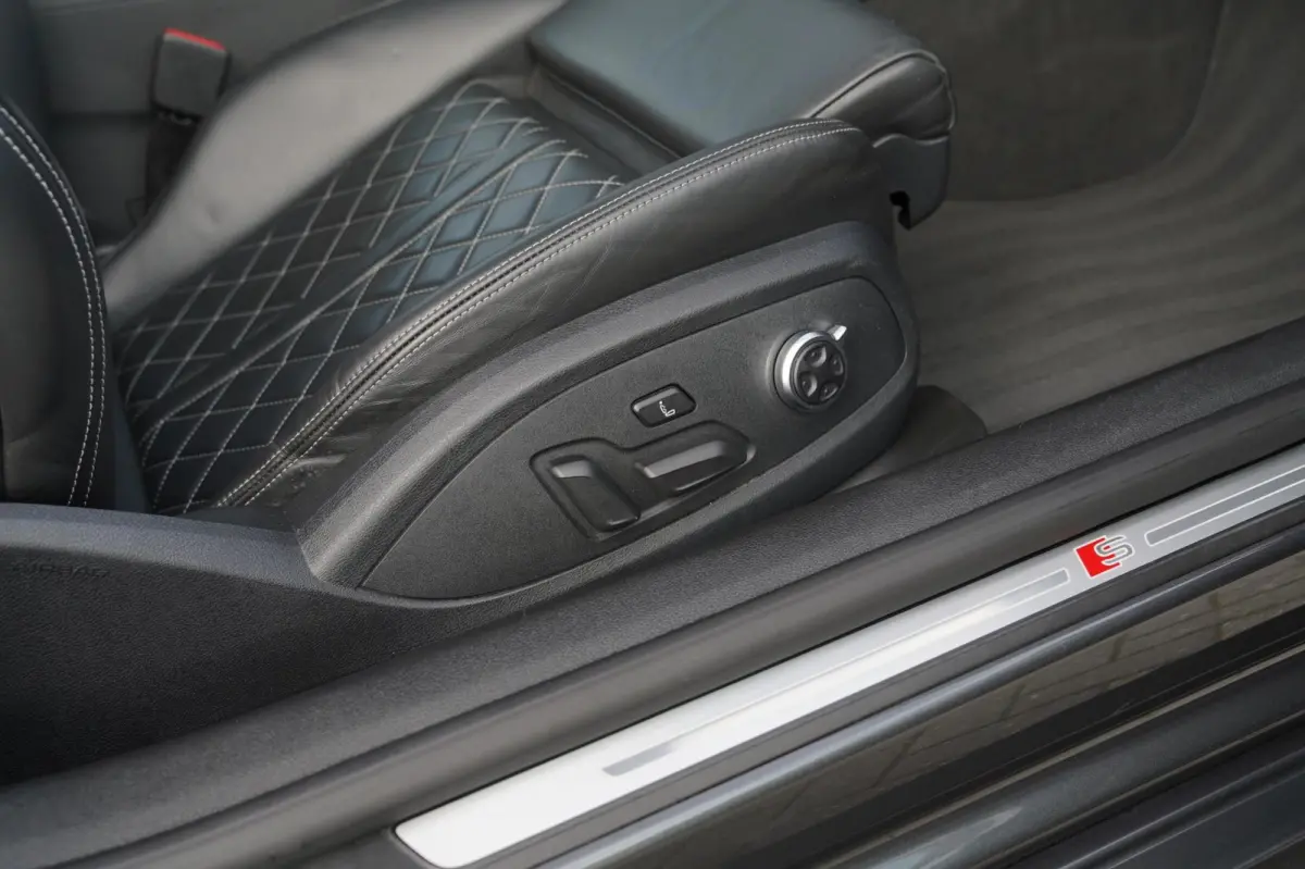 2.0 TFSI ultra Launch Edition | RS Zetels | Panorama | Massage stoelen | Stoelverwarming | LED | 2 x S-line | NAP