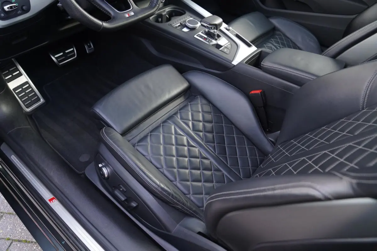 2.0 TFSI ultra Launch Edition | RS Zetels | Panorama | Massage stoelen | Stoelverwarming | LED | 2 x S-line | NAP