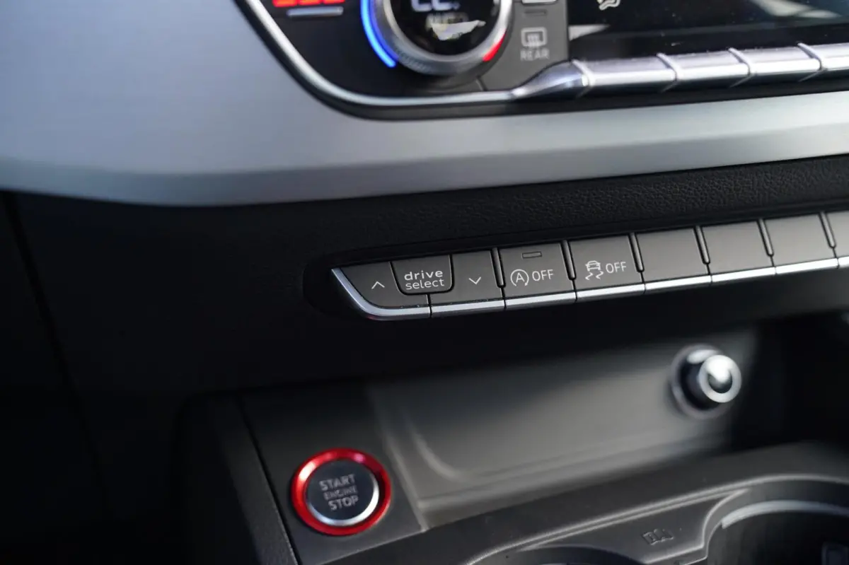 2.0 TFSI ultra Launch Edition | RS Zetels | Panorama | Massage stoelen | Stoelverwarming | LED | 2 x S-line | NAP