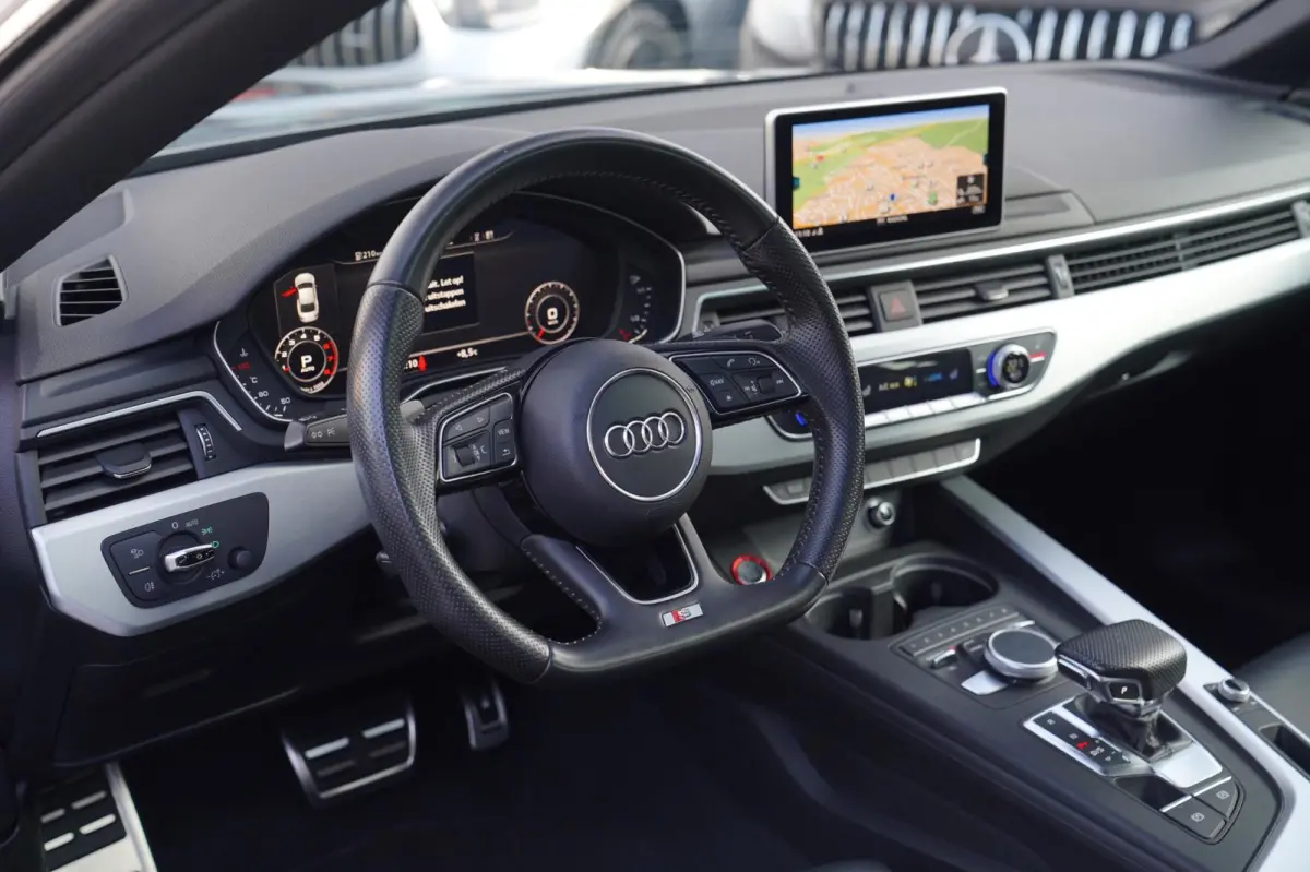 2.0 TFSI ultra Launch Edition | RS Zetels | Panorama | Massage stoelen | Stoelverwarming | LED | 2 x S-line | NAP