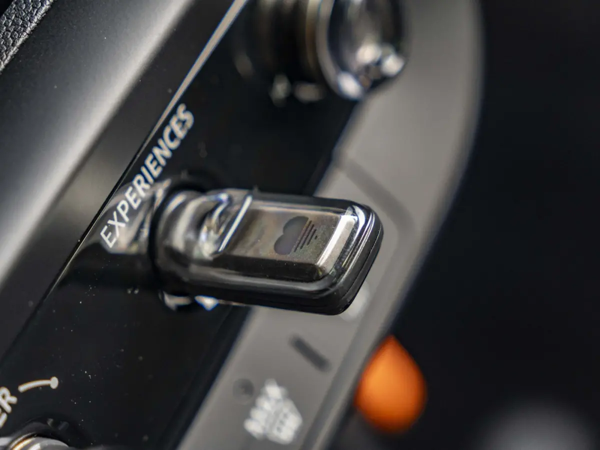 3-Deurs SE Classic M-pakket | Glazen panoramadak | Stoel & Stuurverwarming | Comfort Access |