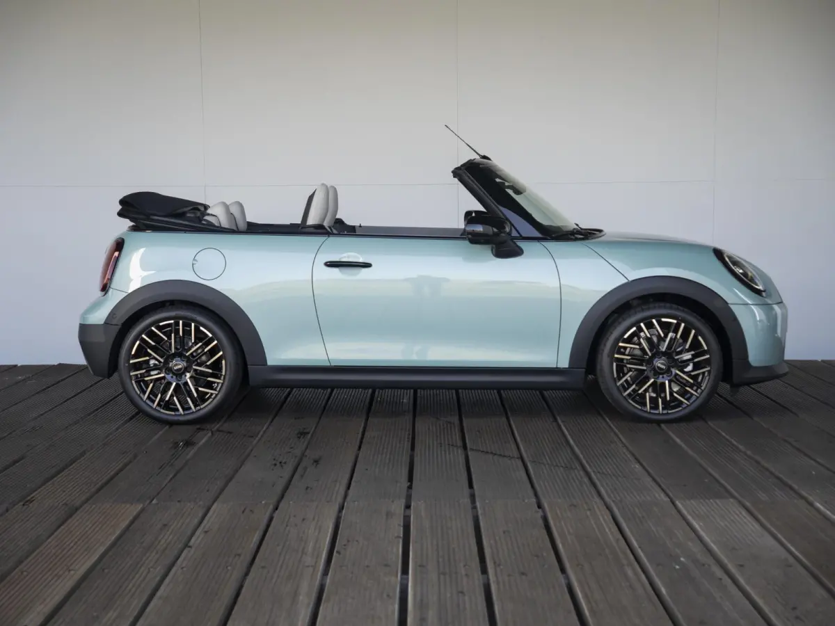 C Favoured XL-pakket | Elektrisch verstelbare stoelen | Harman Kardon | Parking Assistant Plus |