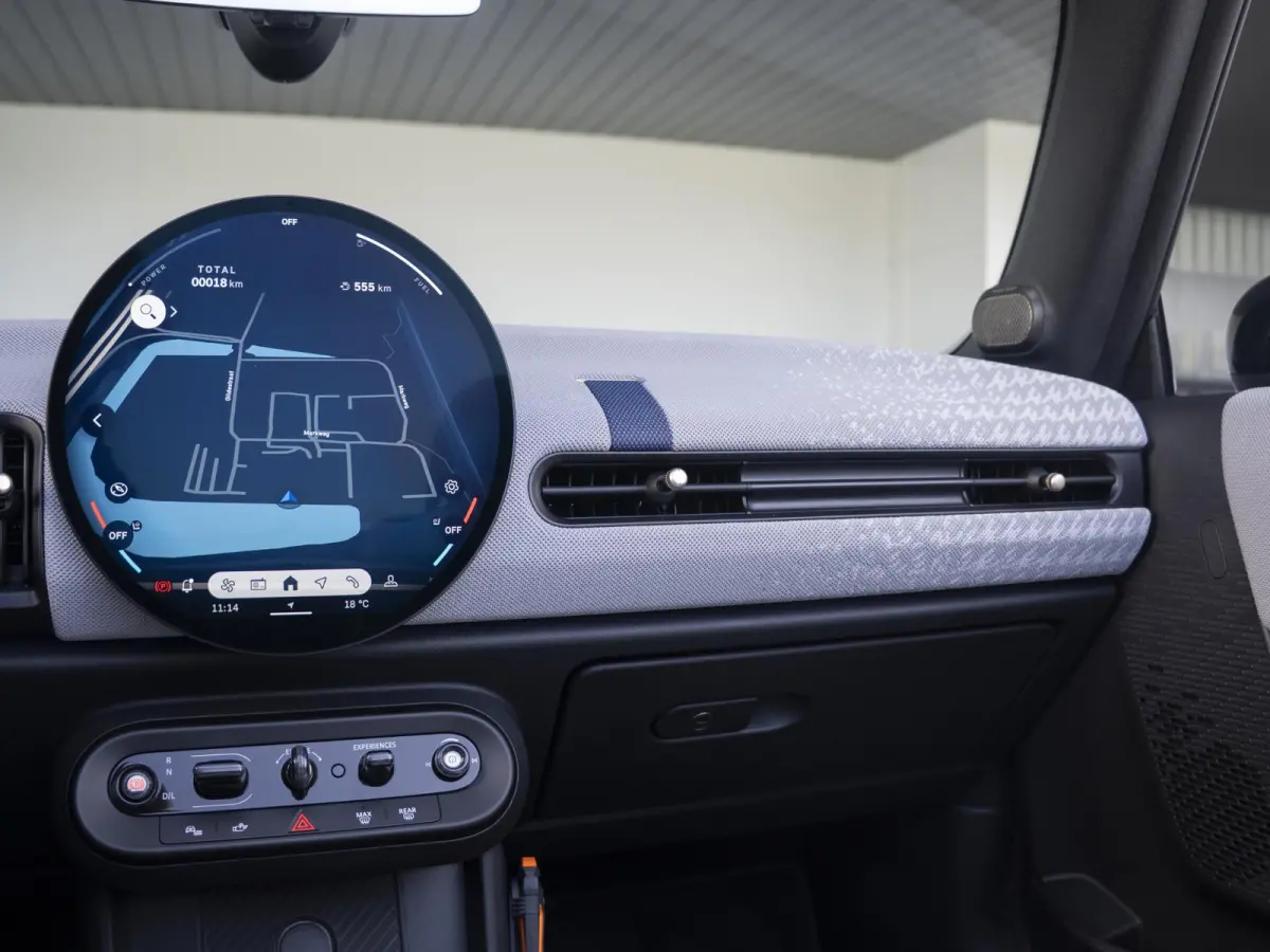 C Favoured XL-pakket | Elektrisch verstelbare stoelen | Harman Kardon | Parking Assistant Plus |