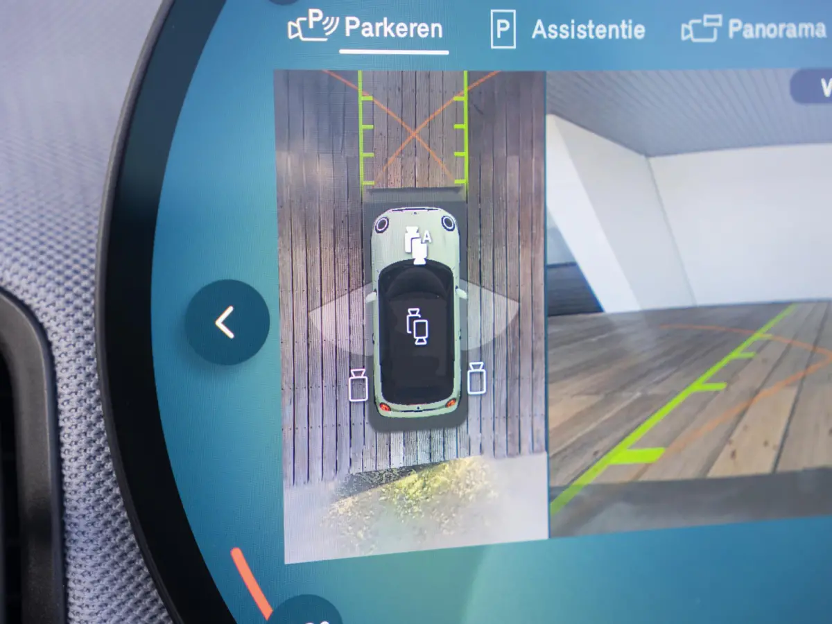 C Favoured XL-pakket | Elektrisch verstelbare stoelen | Harman Kardon | Parking Assistant Plus |