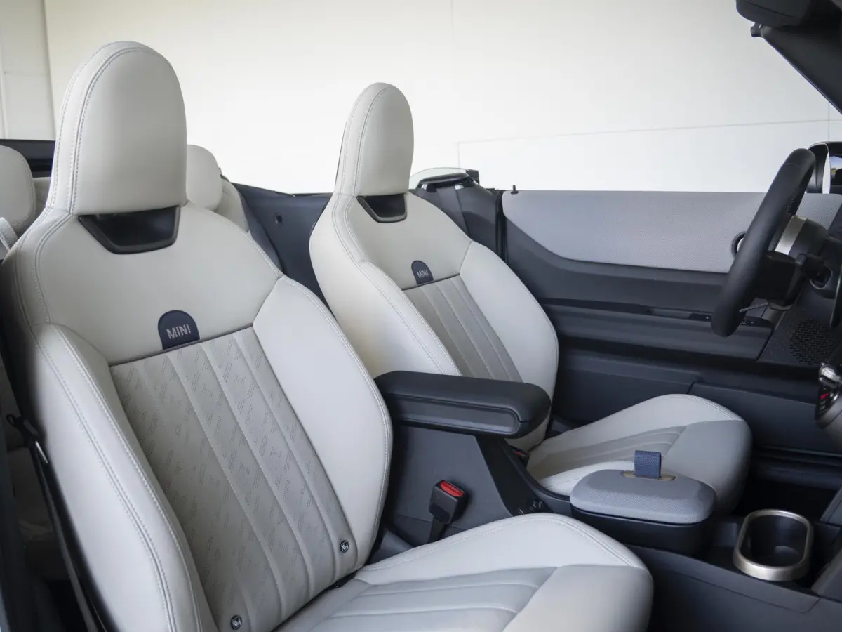 C Favoured XL-pakket | Elektrisch verstelbare stoelen | Harman Kardon | Parking Assistant Plus |