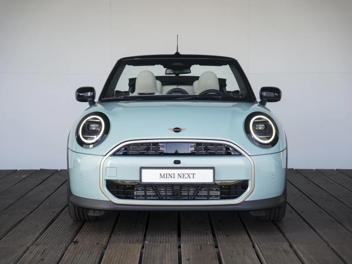 C Favoured XL-pakket | Elektrisch verstelbare stoelen | Harman Kardon | Parking Assistant Plus |