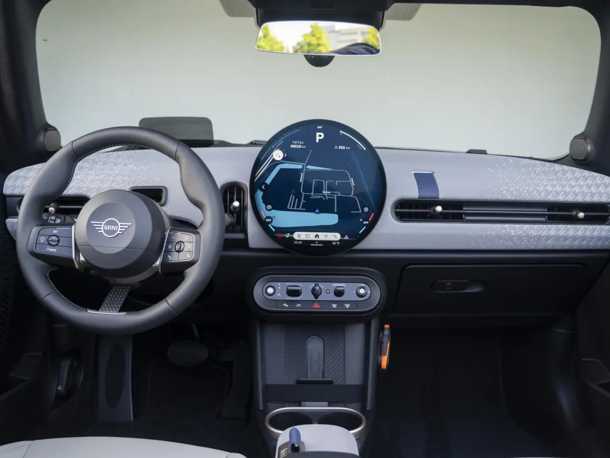 C Favoured XL-pakket | Elektrisch verstelbare stoelen | Harman Kardon | Parking Assistant Plus |