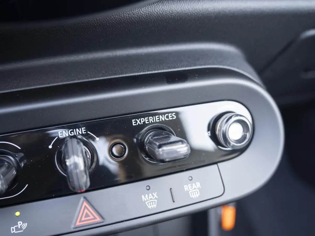 C Favoured XL-pakket | Elektrisch verstelbare stoelen | Harman Kardon | Parking Assistant Plus |