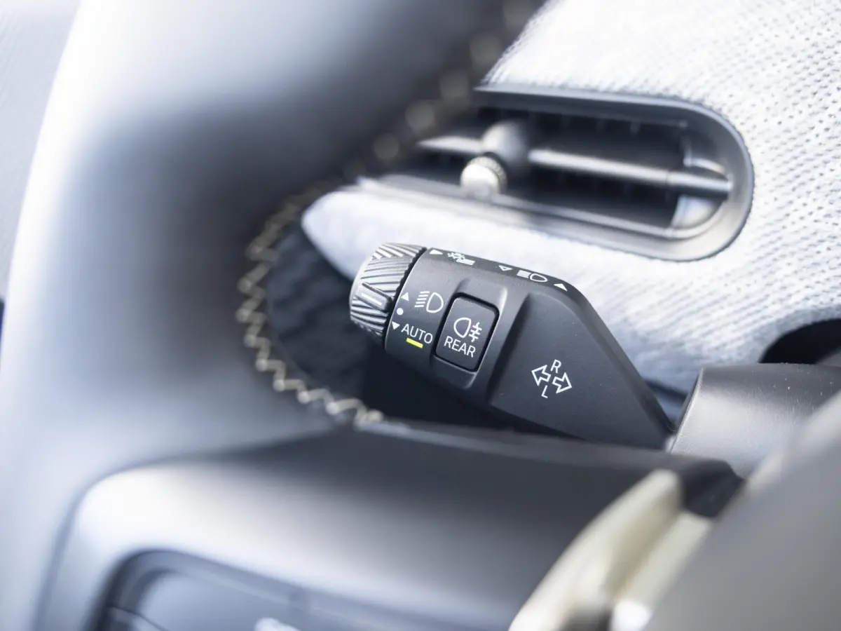 C Favoured XL-pakket | Elektrisch verstelbare stoelen | Harman Kardon | Parking Assistant Plus |