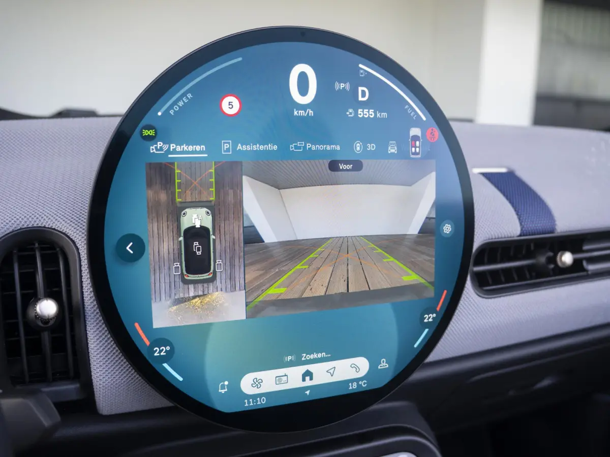 C Favoured XL-pakket | Elektrisch verstelbare stoelen | Harman Kardon | Parking Assistant Plus |