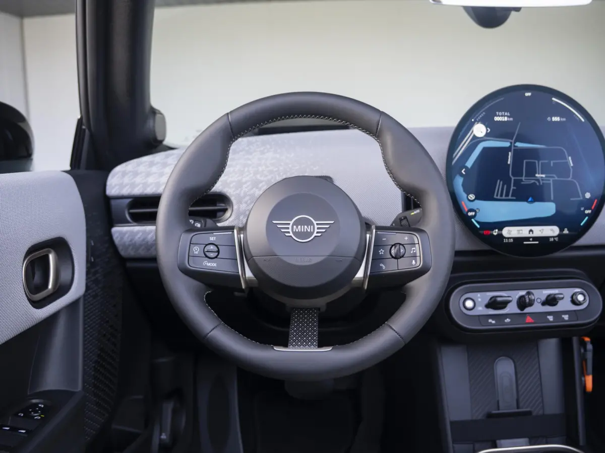 C Favoured XL-pakket | Elektrisch verstelbare stoelen | Harman Kardon | Parking Assistant Plus |