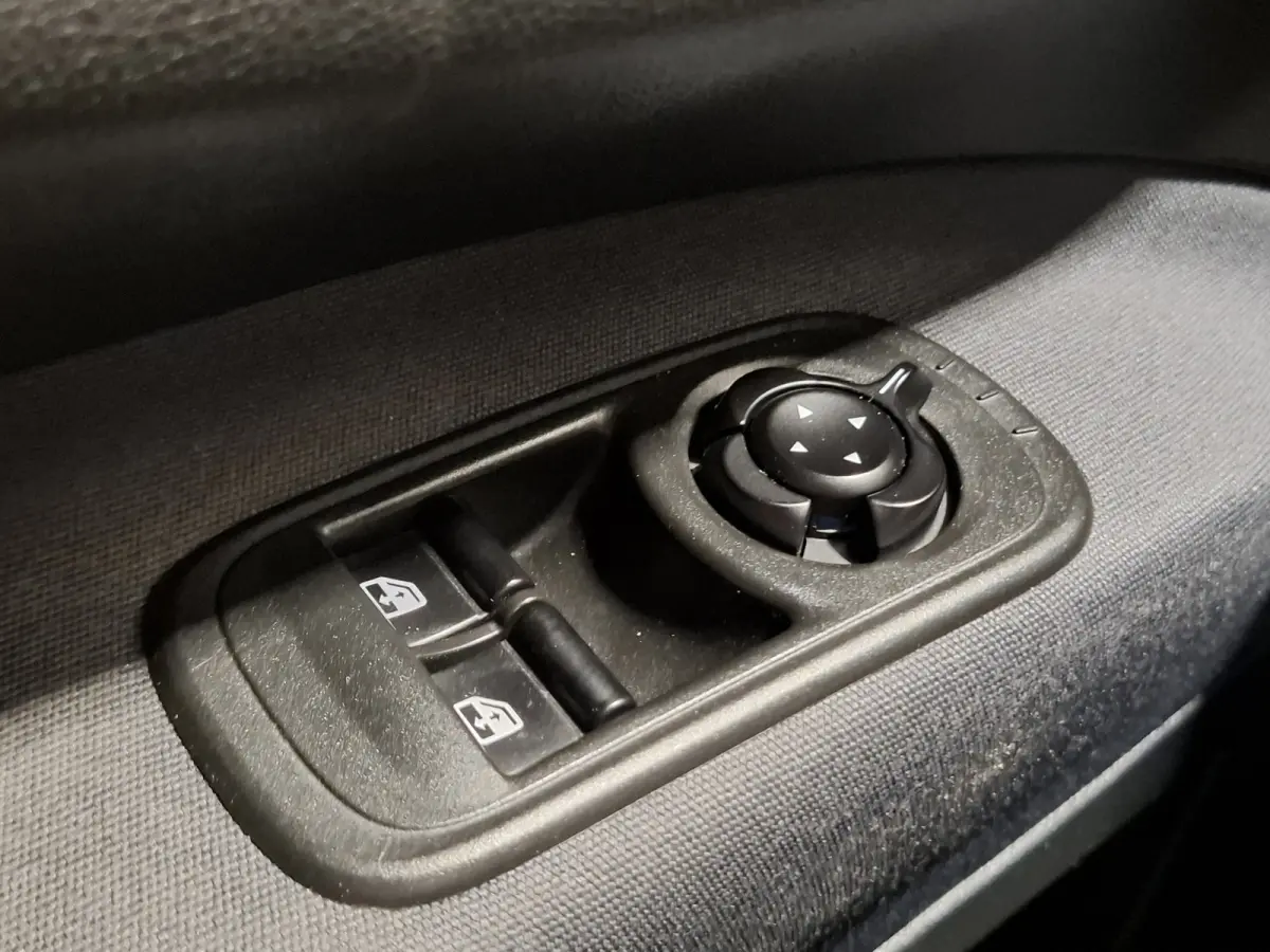 Icon 42 kWh | SoH 93.4% | Navigatie/Android/Apple Carplay | LM Velgen 16" | Cruise Control | DAB | Cruise Control | Airco |
