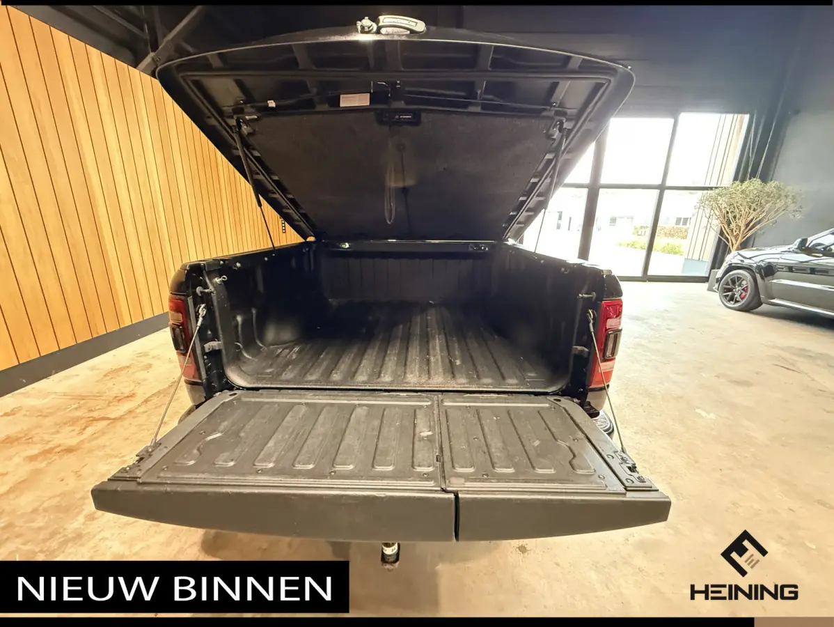 1500 5.7 V8 4x4 Crew Cab Limited Night. 22 inch. HUD. Luchtvering. Alle opties.