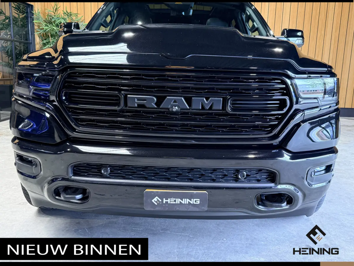 1500 5.7 V8 4x4 Crew Cab Limited Night. 22 inch. HUD. Luchtvering. Alle opties.