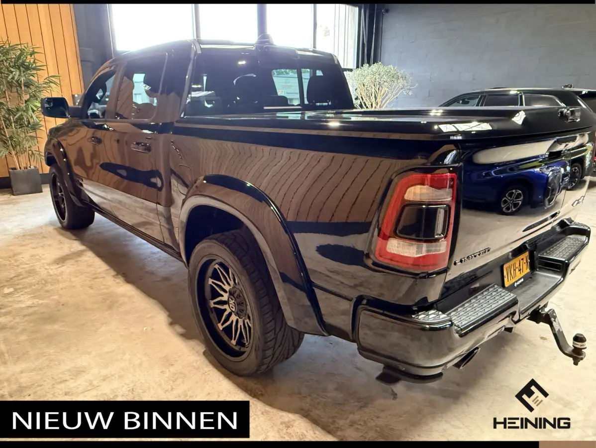 1500 5.7 V8 4x4 Crew Cab Limited Night. 22 inch. HUD. Luchtvering. Alle opties.