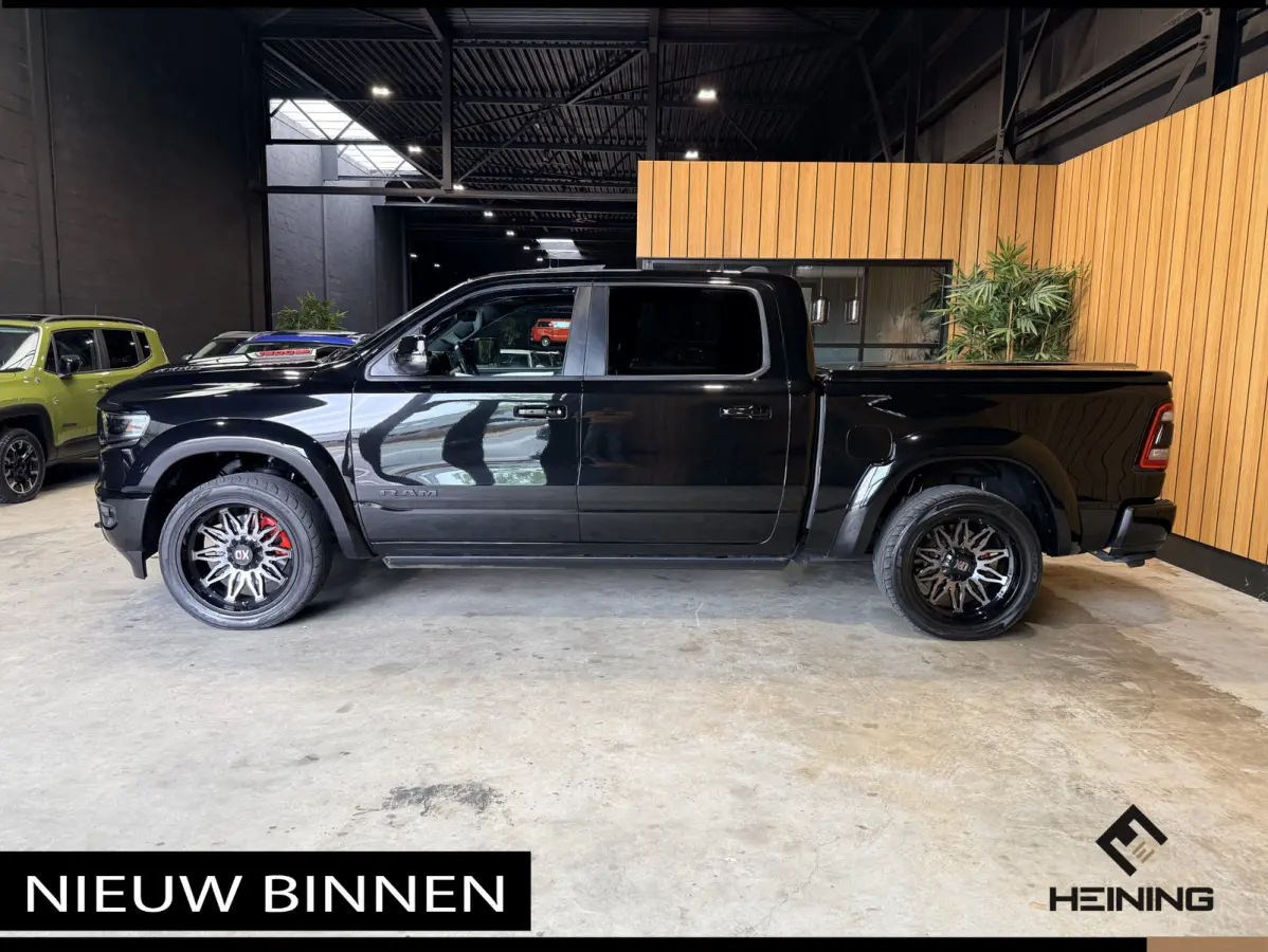 1500 5.7 V8 4x4 Crew Cab Limited Night. 22 inch. HUD. Luchtvering. Alle opties.