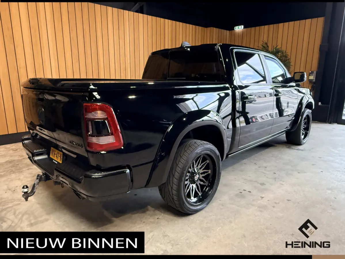 1500 5.7 V8 4x4 Crew Cab Limited Night. 22 inch. HUD. Luchtvering. Alle opties.
