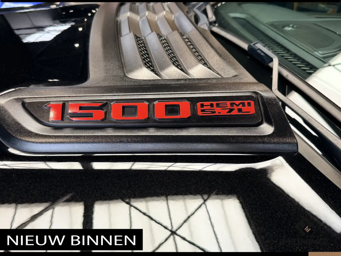 1500 5.7 V8 4x4 Crew Cab Limited Night. 22 inch. HUD. Luchtvering. Alle opties.