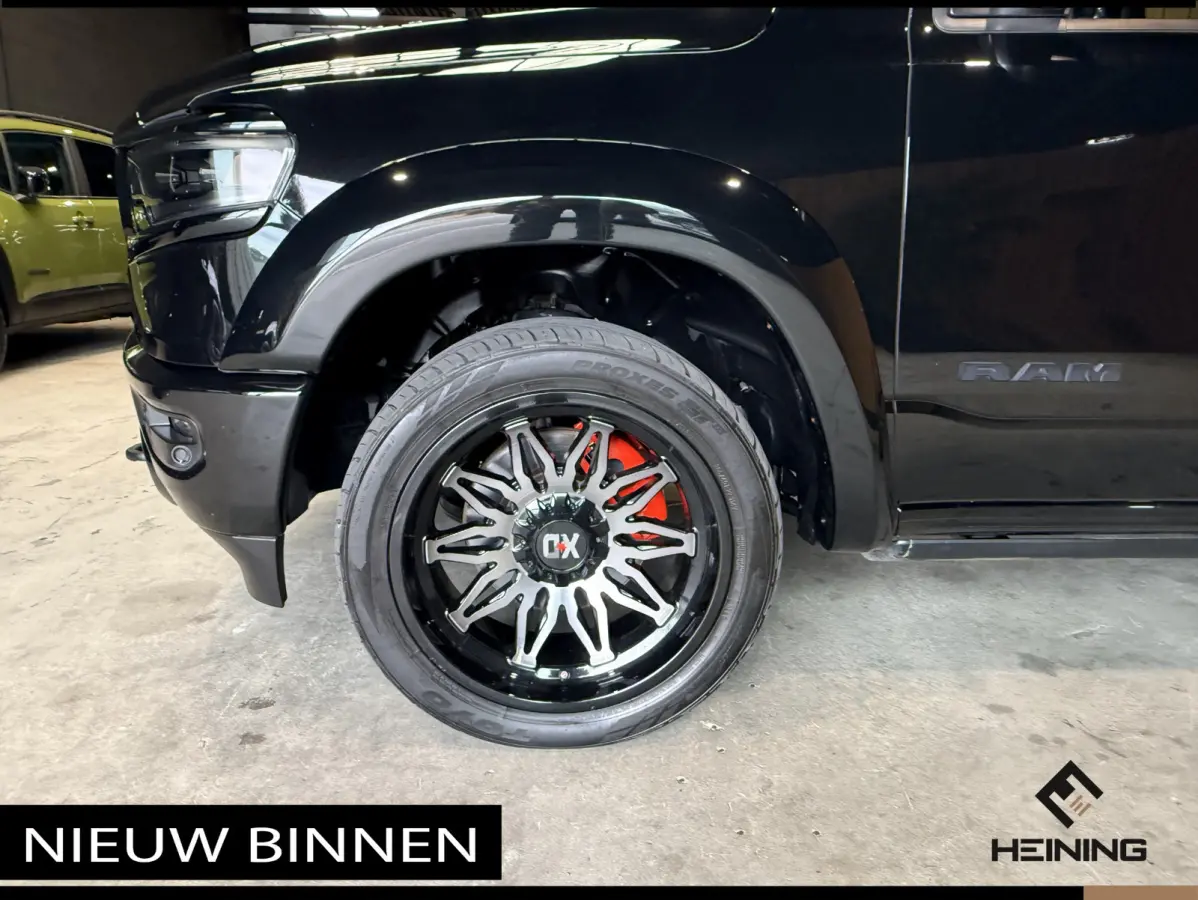 1500 5.7 V8 4x4 Crew Cab Limited Night. 22 inch. HUD. Luchtvering. Alle opties.