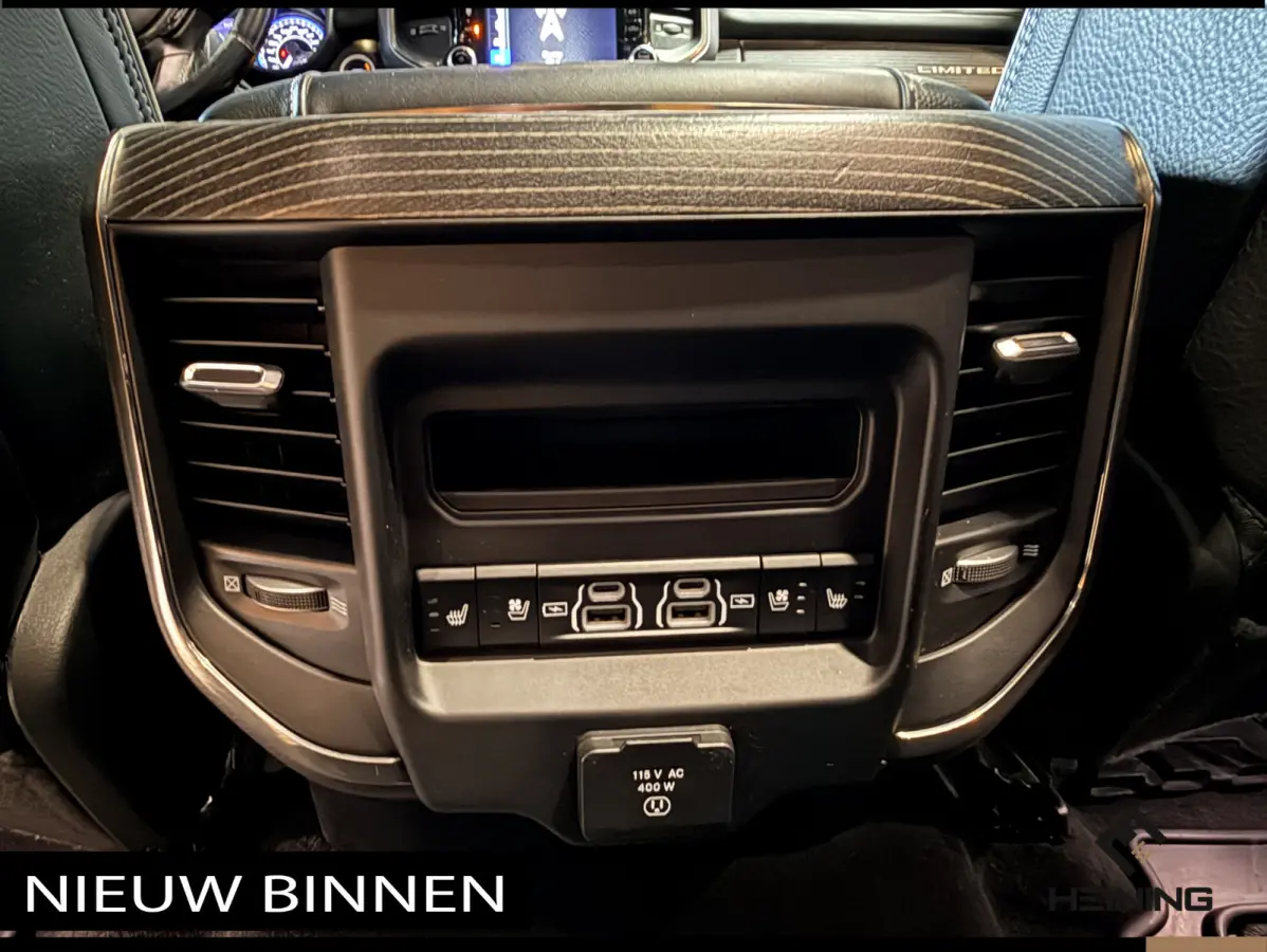 1500 5.7 V8 4x4 Crew Cab Limited Night. 22 inch. HUD. Luchtvering. Alle opties.