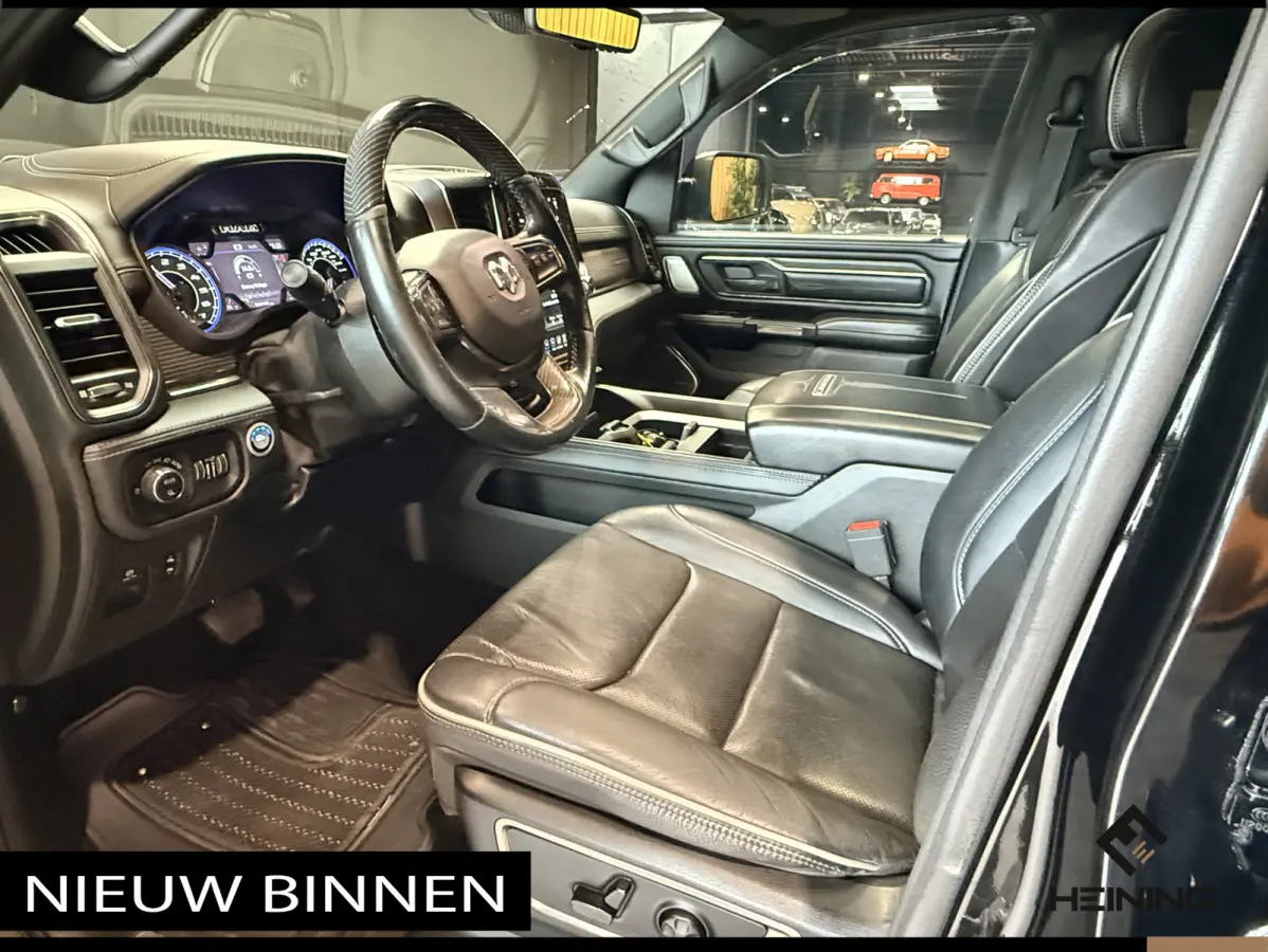 1500 5.7 V8 4x4 Crew Cab Limited Night. 22 inch. HUD. Luchtvering. Alle opties.