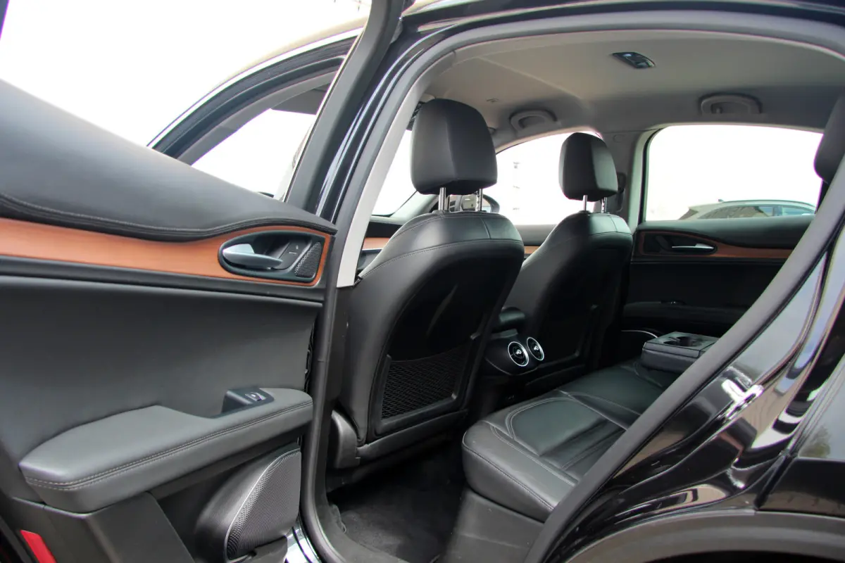2.0 T AWD Super Business Edition | 20" | Leder | Adaptive Cruise Control | Camera | Carplay