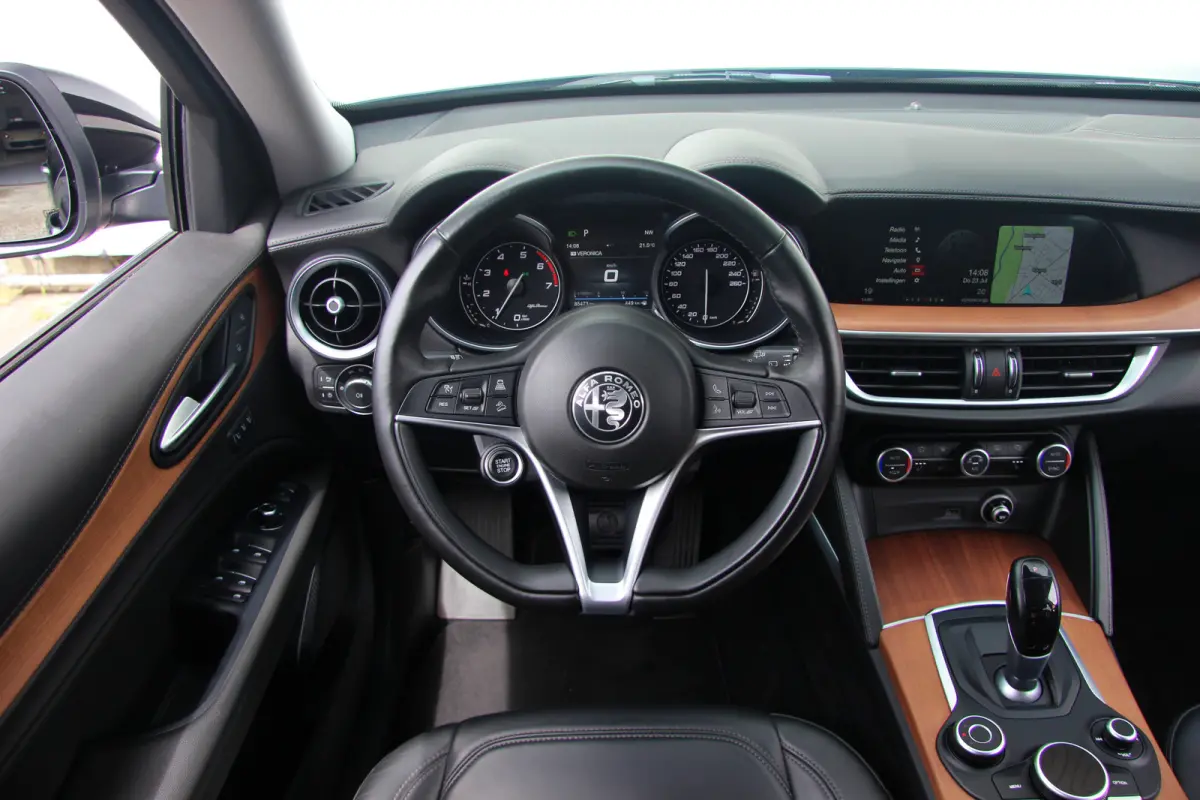 2.0 T AWD Super Business Edition | 20" | Leder | Adaptive Cruise Control | Camera | Carplay