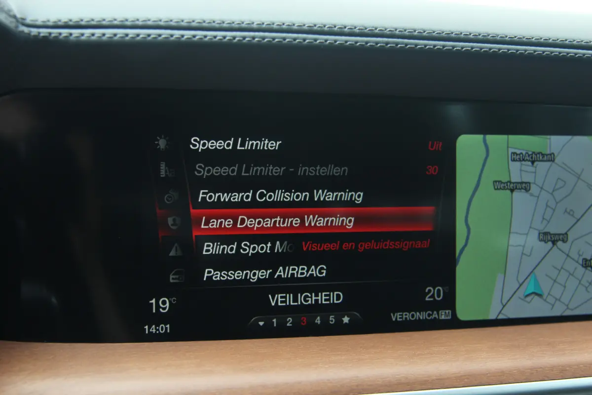 2.0 T AWD Super Business Edition | 20" | Leder | Adaptive Cruise Control | Camera | Carplay