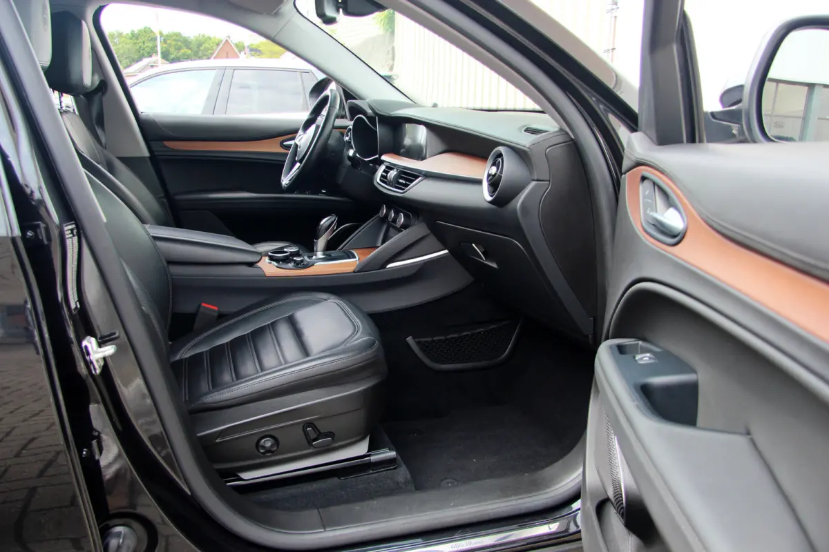 2.0 T AWD Super Business Edition | 20" | Leder | Adaptive Cruise Control | Camera | Carplay