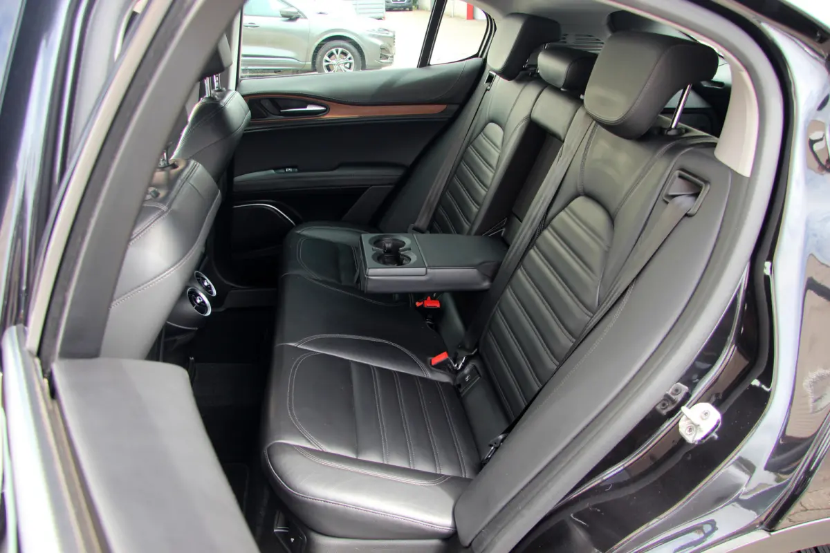 2.0 T AWD Super Business Edition | 20" | Leder | Adaptive Cruise Control | Camera | Carplay