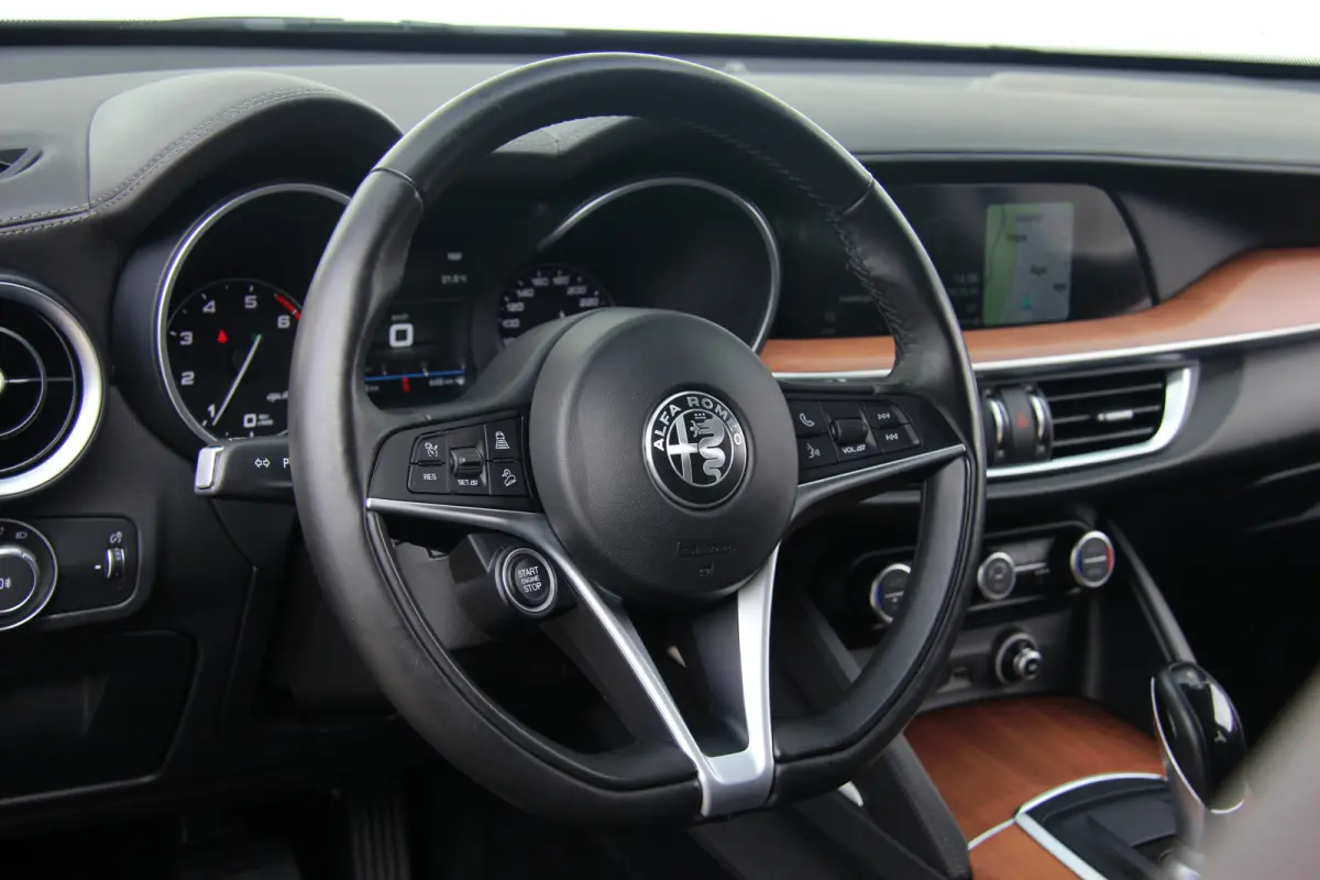 2.0 T AWD Super Business Edition | 20" | Leder | Adaptive Cruise Control | Camera | Carplay