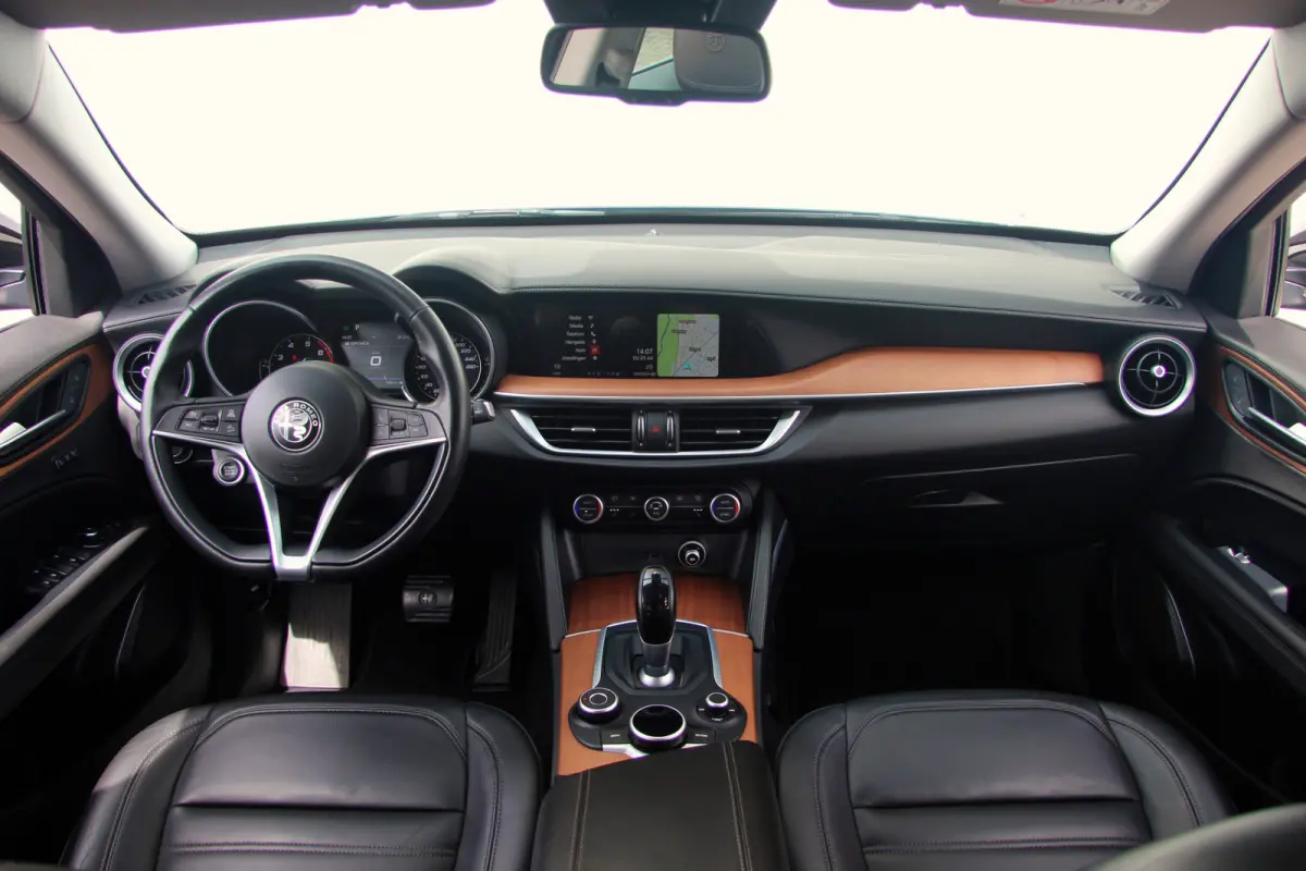 2.0 T AWD Super Business Edition | 20" | Leder | Adaptive Cruise Control | Camera | Carplay