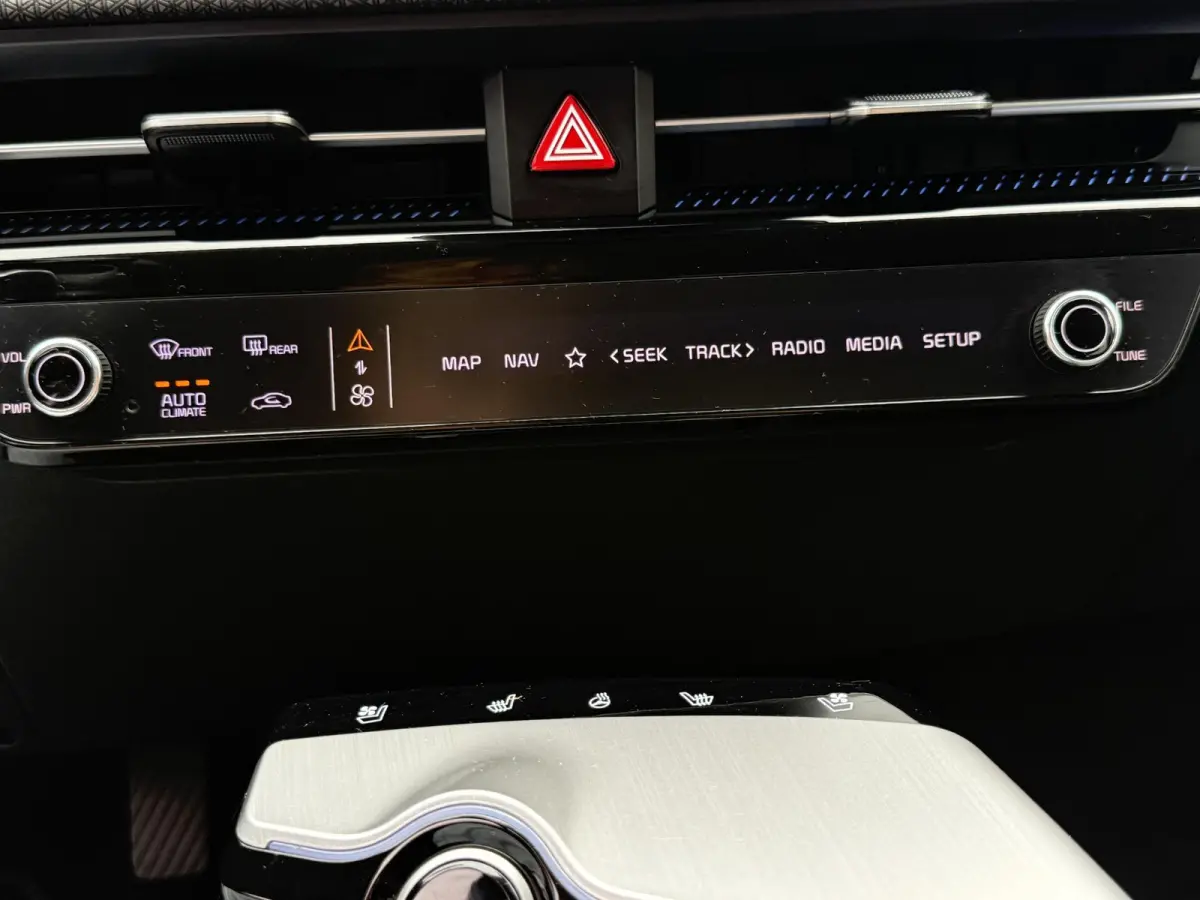 Plus 77.4 kWh SOH 97,7% / Black Package GT / Warmtepomp / Trekhaak / 3 Fase / Stoelverwarming & Ventilatie / MERIDIAN Surround-System / Adaptieve Cruise /