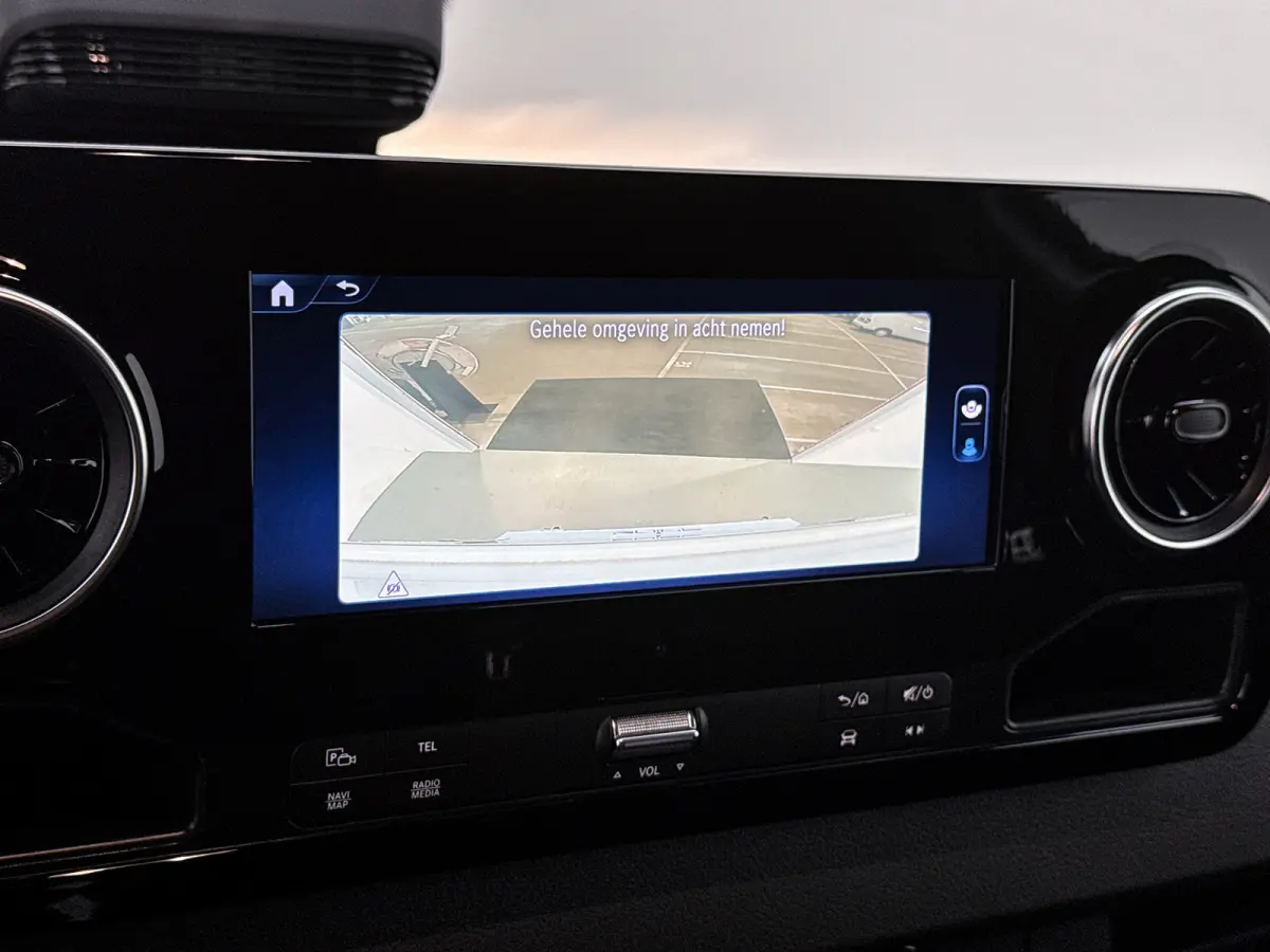 420 L3 Pro 81kWh Bakwagen met Laadklep Navigatie Camera