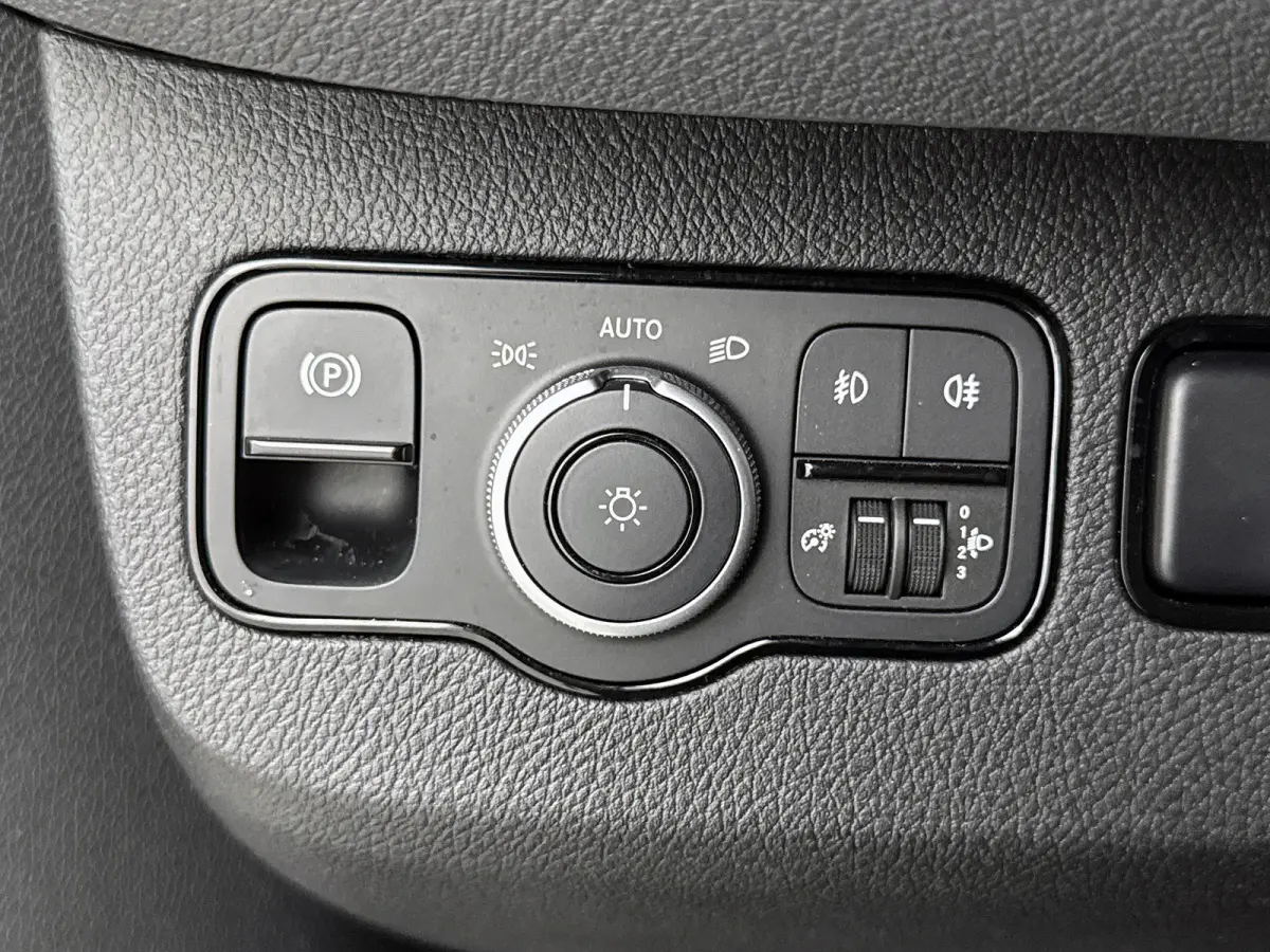 420 L3 Pro 81kWh Bakwagen met Laadklep Navigatie Camera
