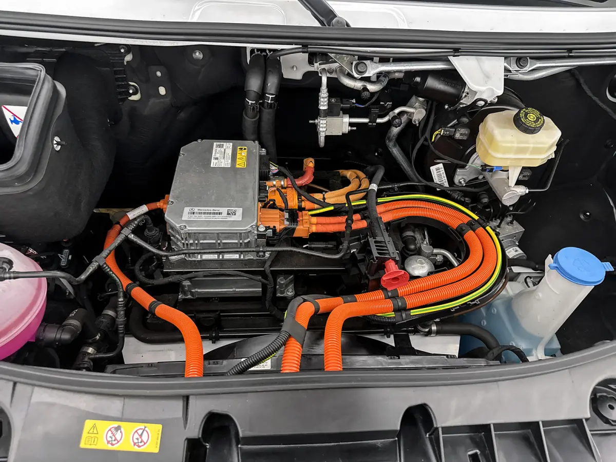 420 L3 Pro 81kWh Bakwagen met Laadklep Navigatie Camera