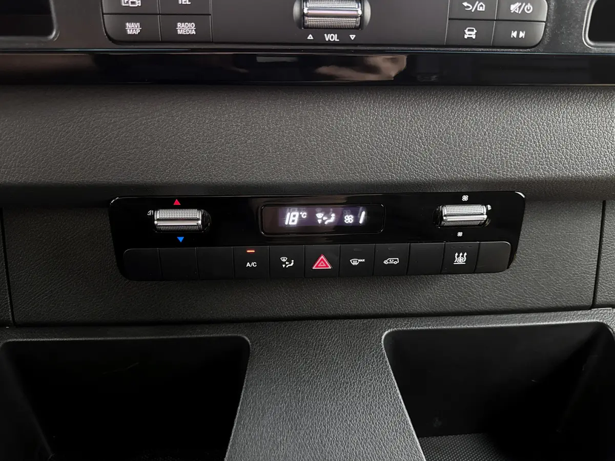 420 L3 Pro 81kWh Bakwagen met Laadklep Navigatie Camera