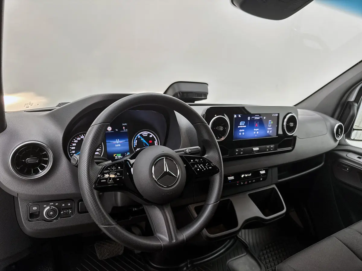 420 L3 Pro 81kWh Bakwagen met Laadklep Navigatie Camera